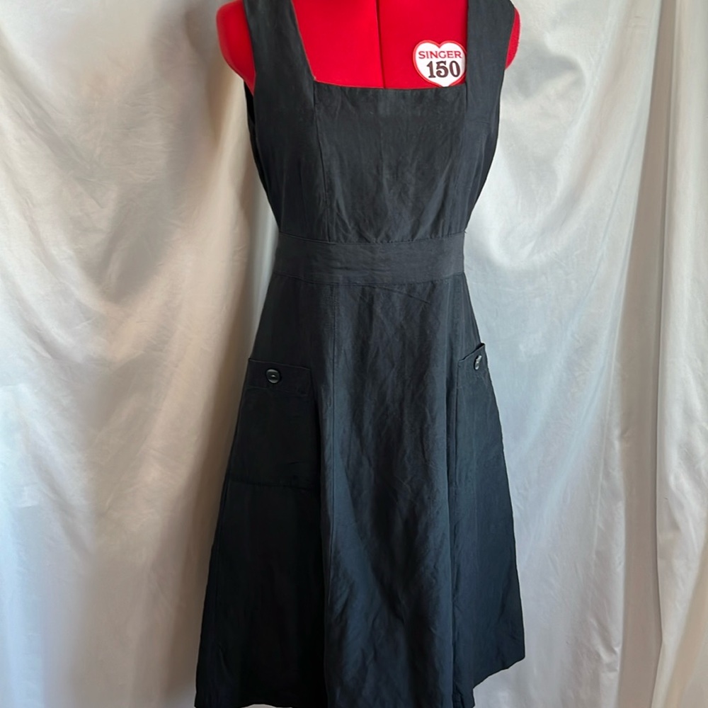 Elegant Black Sleeveless Dress